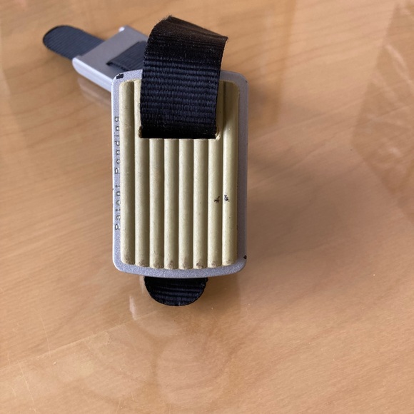 Milockie Hotel Safe Guard with Padlock, Keys & Black Pouch - Picture 5 of 11